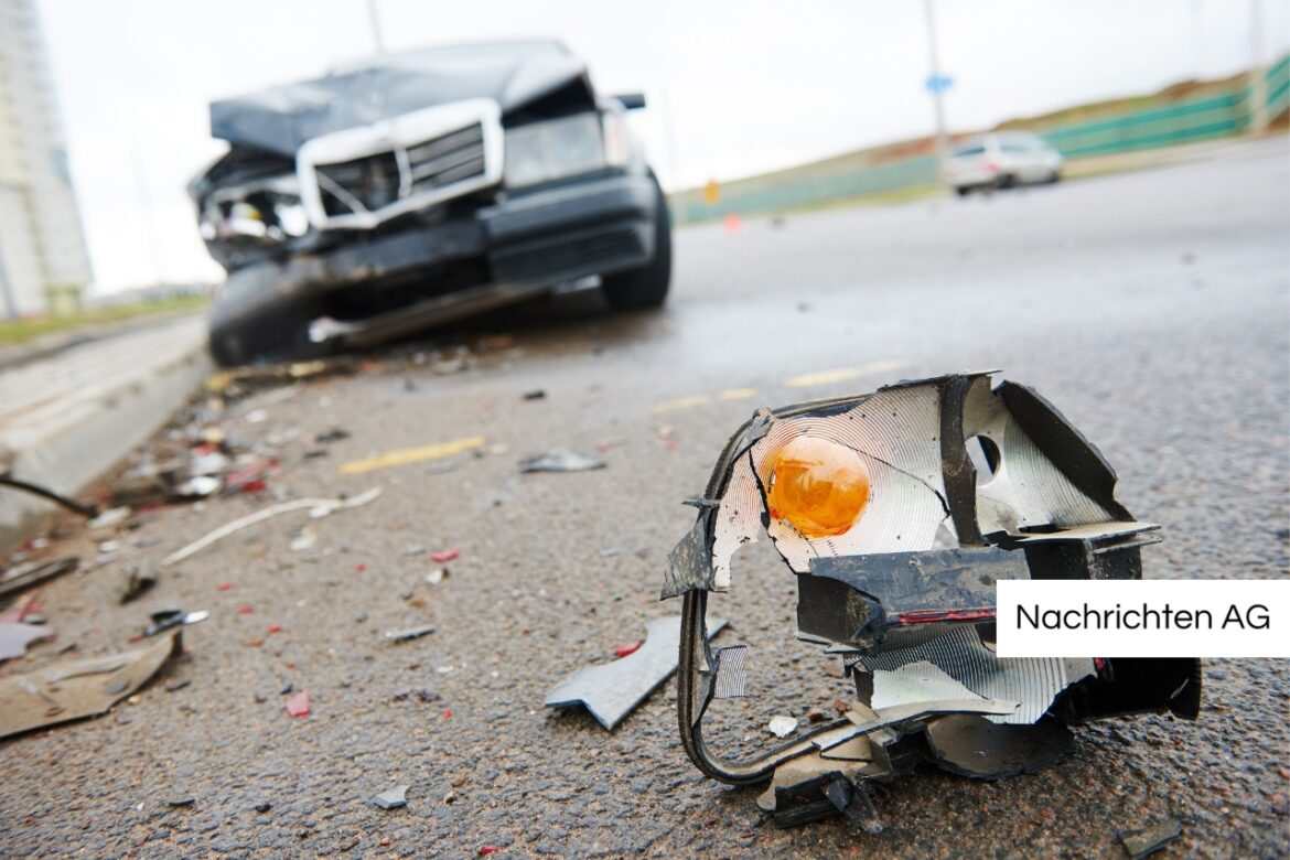 Silvester-Raserei in Wuppertal: Mercedes total zerstört, Insassen entkommen!